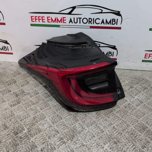 STOP ESTERNO SINISTRO LED TOYOTA YARIS 2023