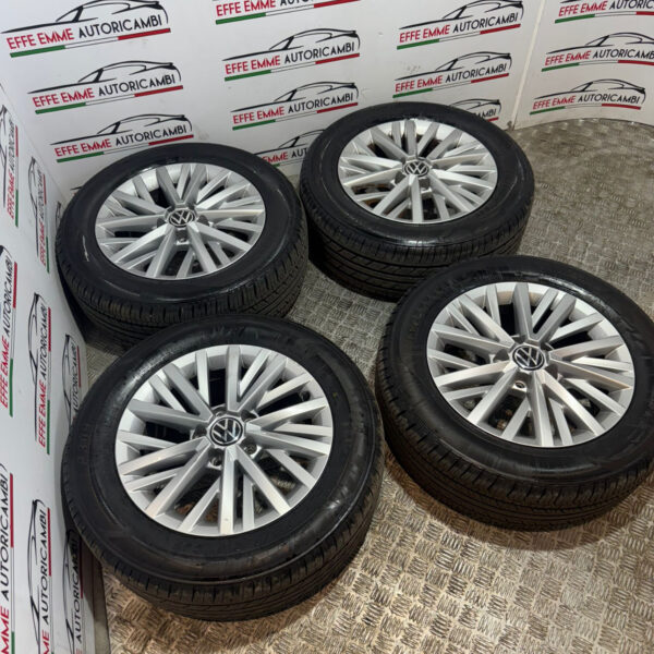 CERCHI E GOMME VOLKSWAGEN 215 60 16 dot 07/24 gomme al 90%