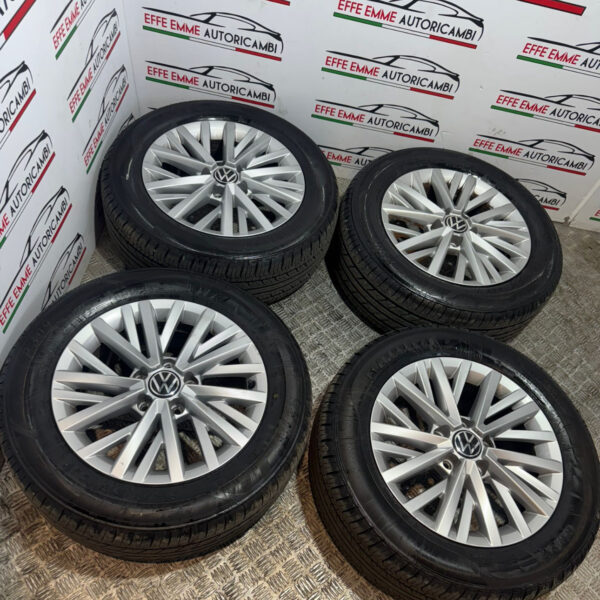 CERCHI E GOMME VOLKSWAGEN 215 60 16 dot 07/24 gomme al 90%