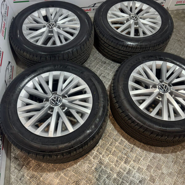 CERCHI E GOMME VOLKSWAGEN 215 60 16 dot 07/24 gomme al 90%