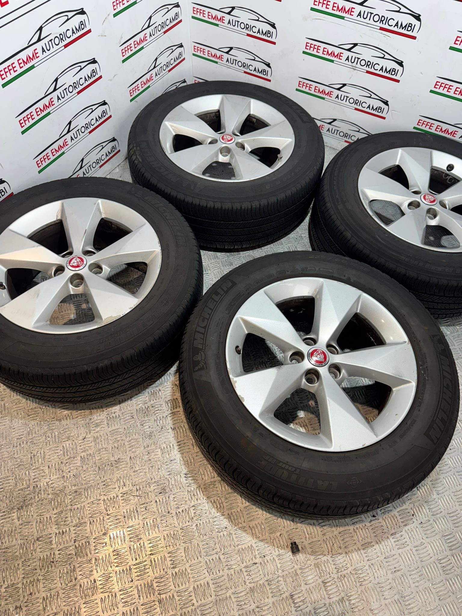CERCHI E GOMME JAGUAR E-PACE EPACE 235 60 18 gomme al 20%