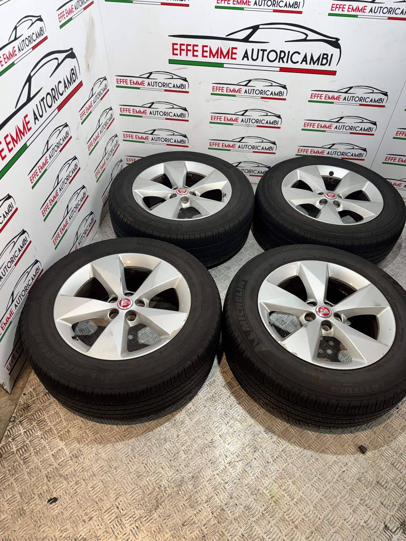 CERCHI E GOMME JAGUAR E-PACE EPACE 235 60 18 gomme al 20%