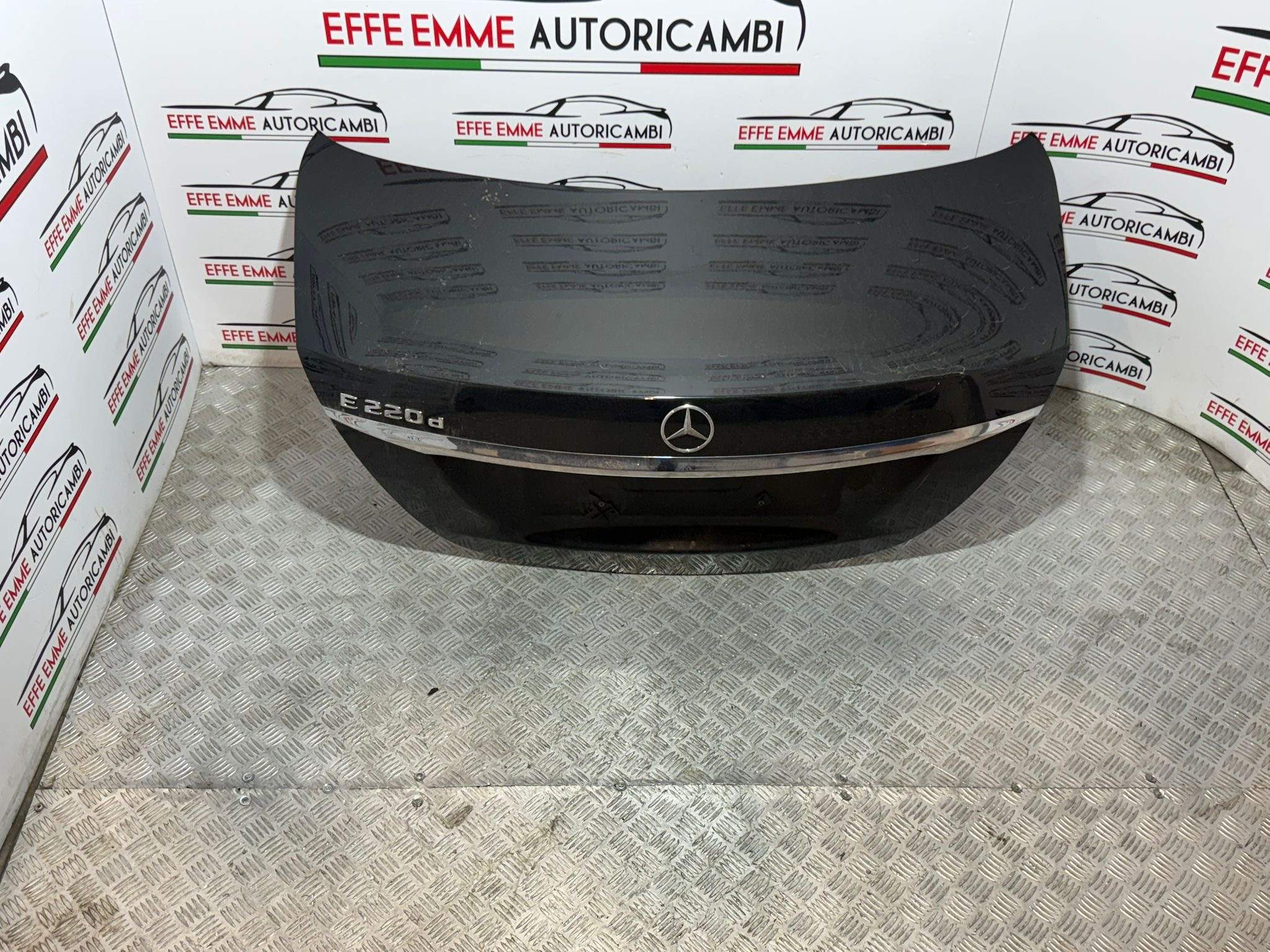 PORTELLONE BAULETTO MERCEDES CLASSE E W 213 BERLINA COLORE NERO