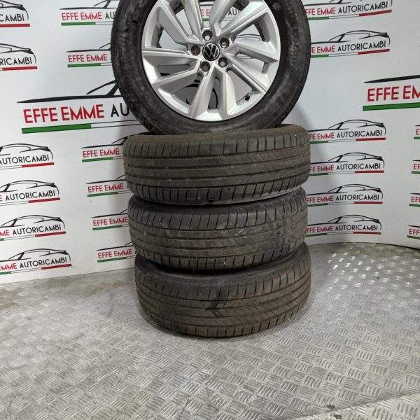 CERCHI E GOMME VOLKSWAGEN 205 60 16 CON 13000 km marca BRIDGESTONE