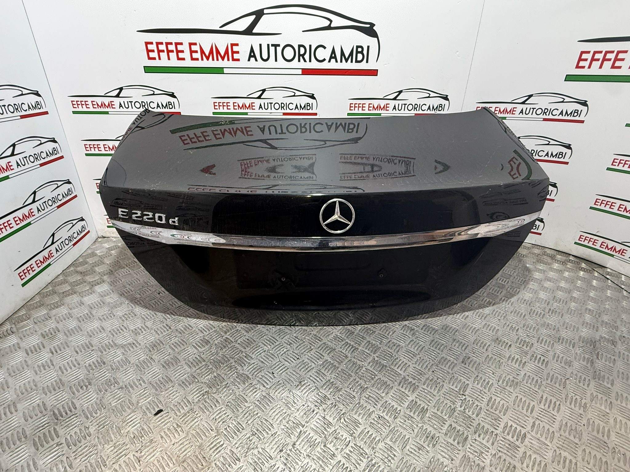 PORTELLONE BAULETTO MERCEDES CLASSE E W 213 BERLINA COLORE NERO