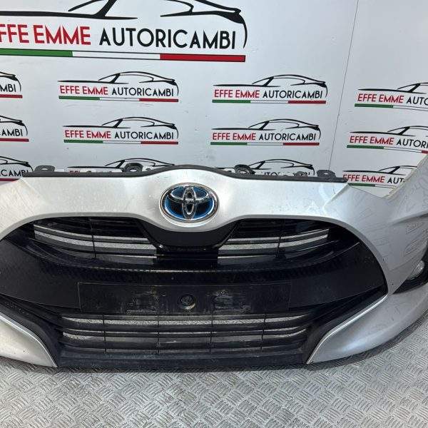 PARAURTI ANTERIORE TOYOTA YARIS HYBRID 2022 COLORE ARGENTO GRIGIO