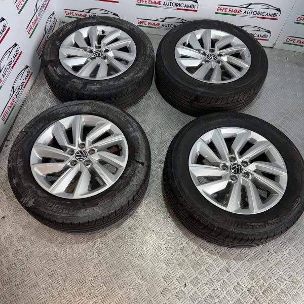CERCHI E GOMME VOLKSWAGEN 205 60 16 CON 13000 km marca BRIDGESTONE