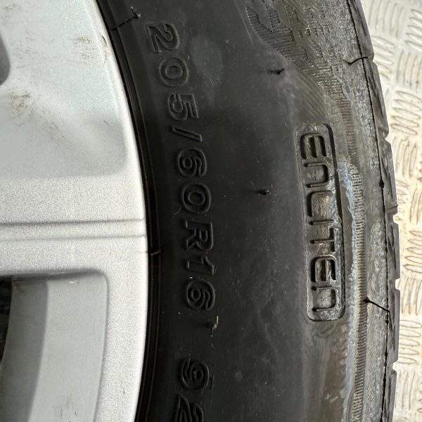 CERCHI E GOMME VOLKSWAGEN 205 60 16 CON 13000 km marca BRIDGESTONE