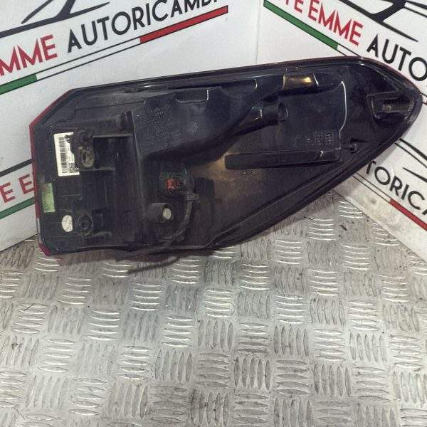 STOP ESTERNO SINISTRO BMW F48