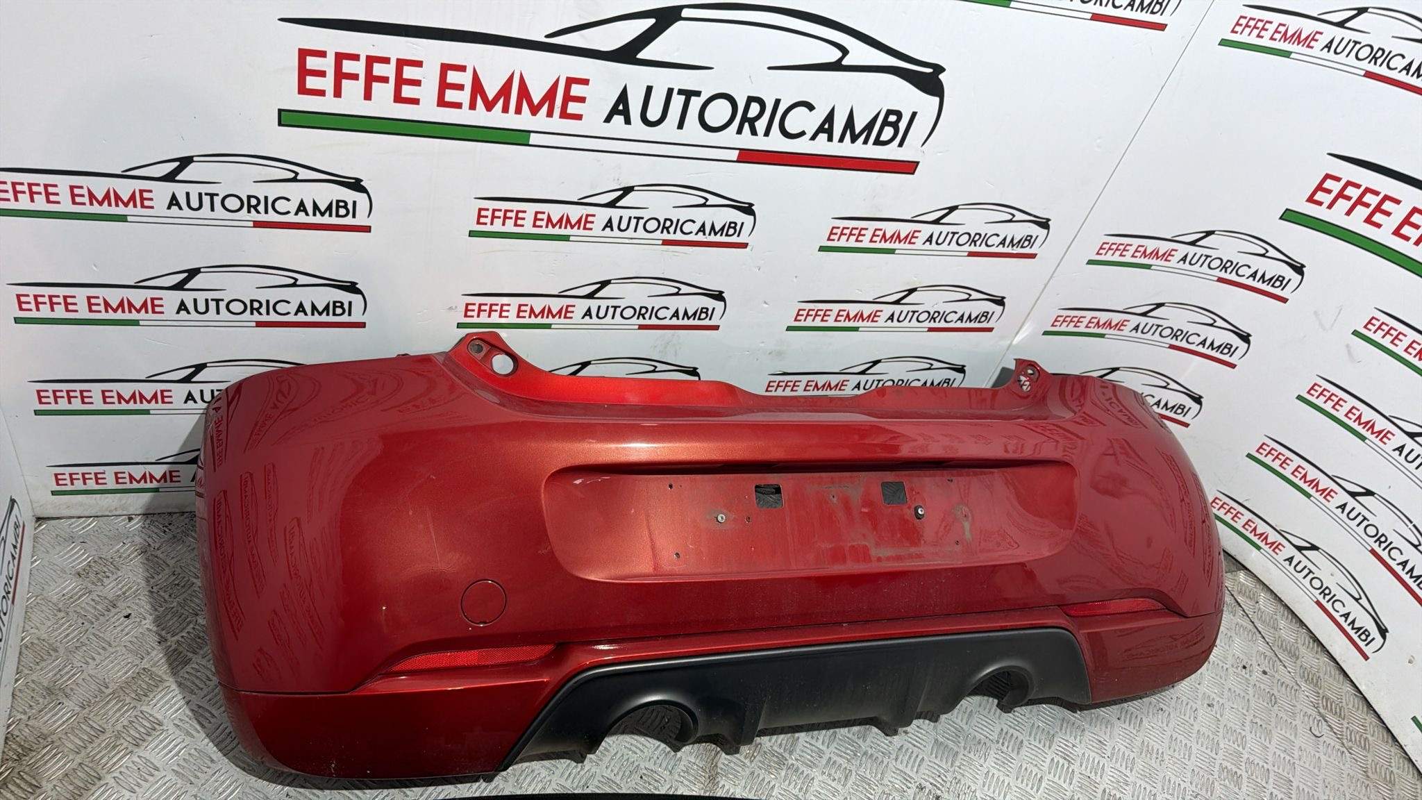 PARAURTI POSTERIORE SMART 453 5 porte Brabus doppio scarico si vende solo completo colore rosso bordeaux