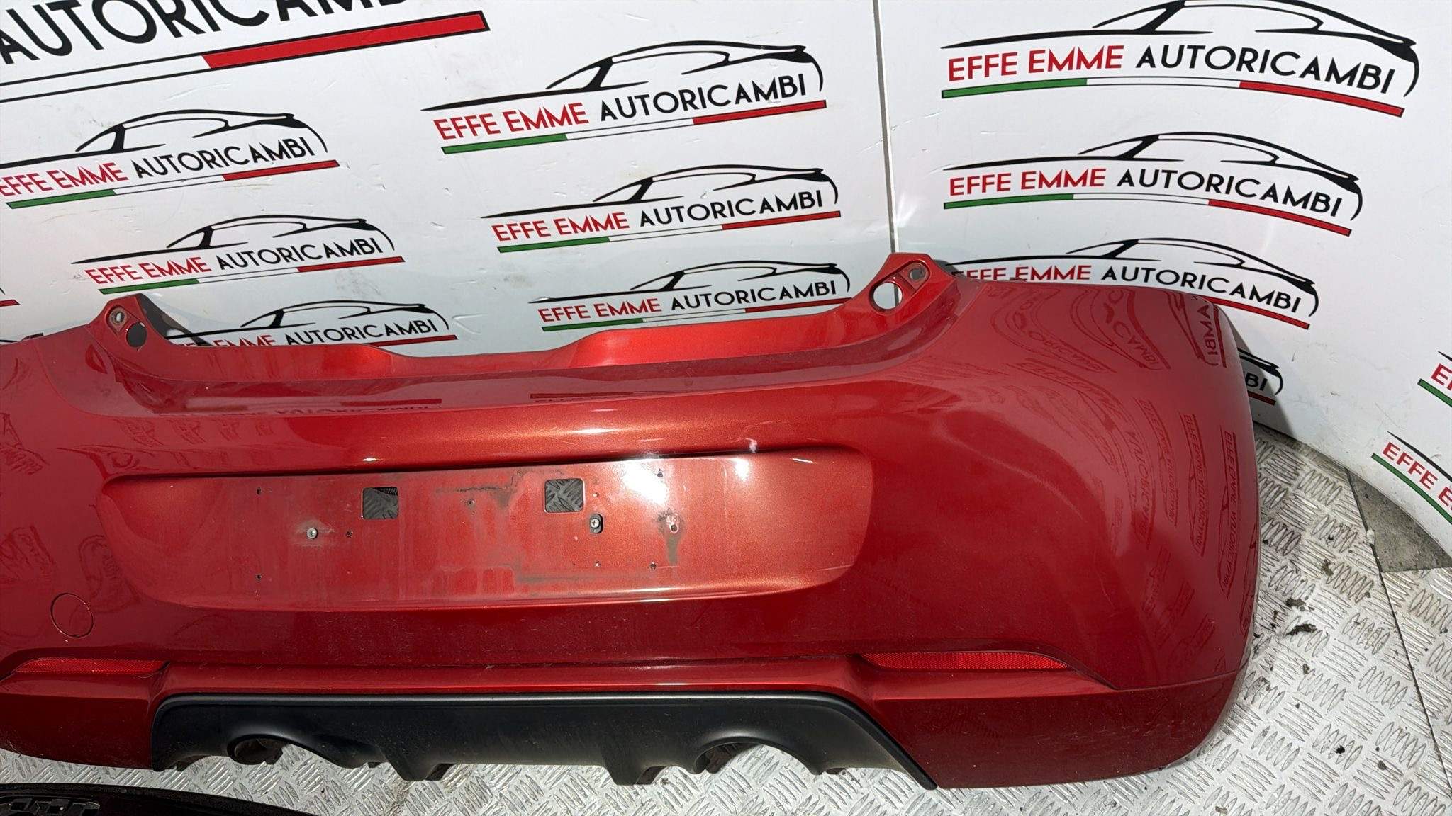 PARAURTI POSTERIORE SMART 453 5 porte Brabus doppio scarico si vende solo completo colore rosso bordeaux