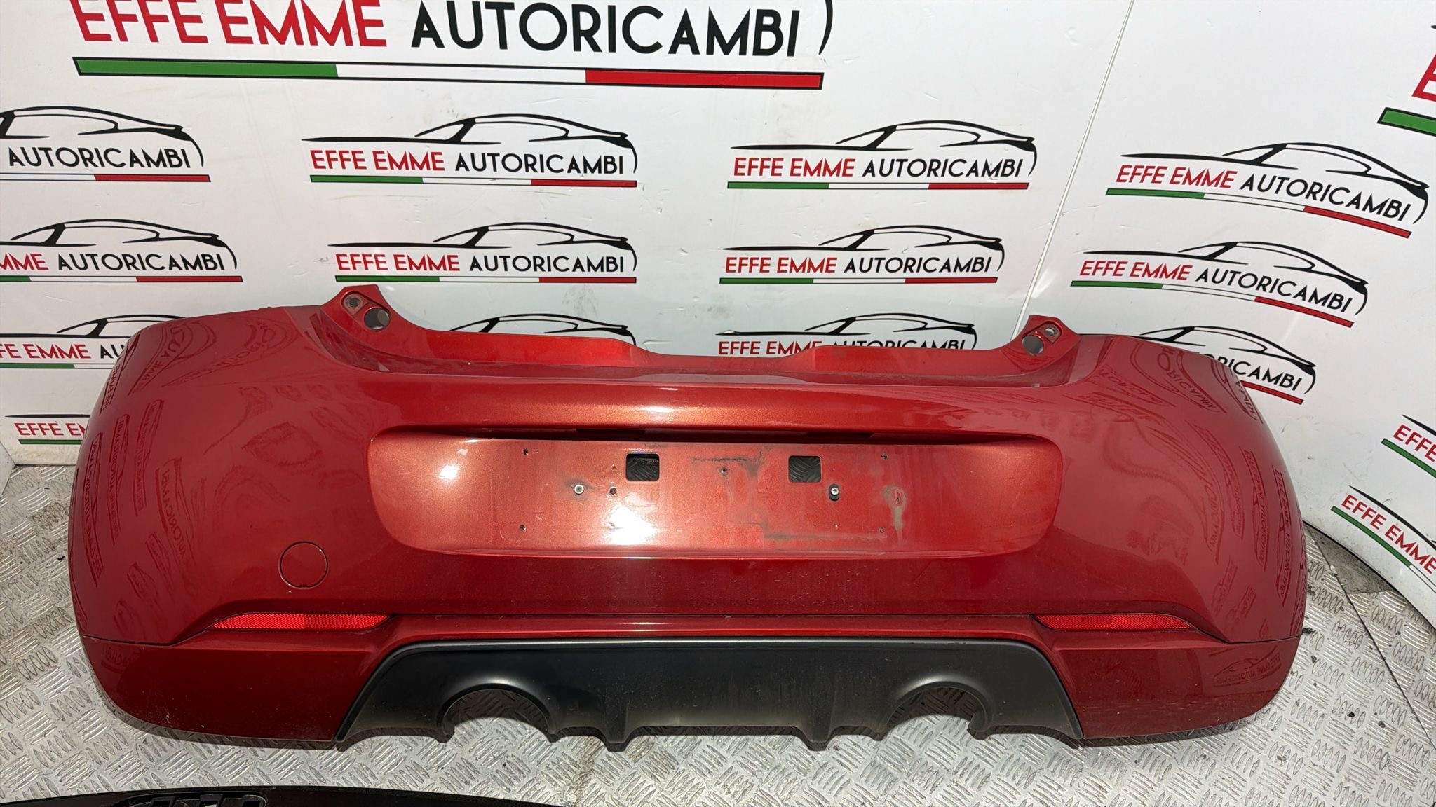 PARAURTI POSTERIORE SMART 453 5 porte Brabus doppio scarico si vende solo completo colore rosso bordeaux