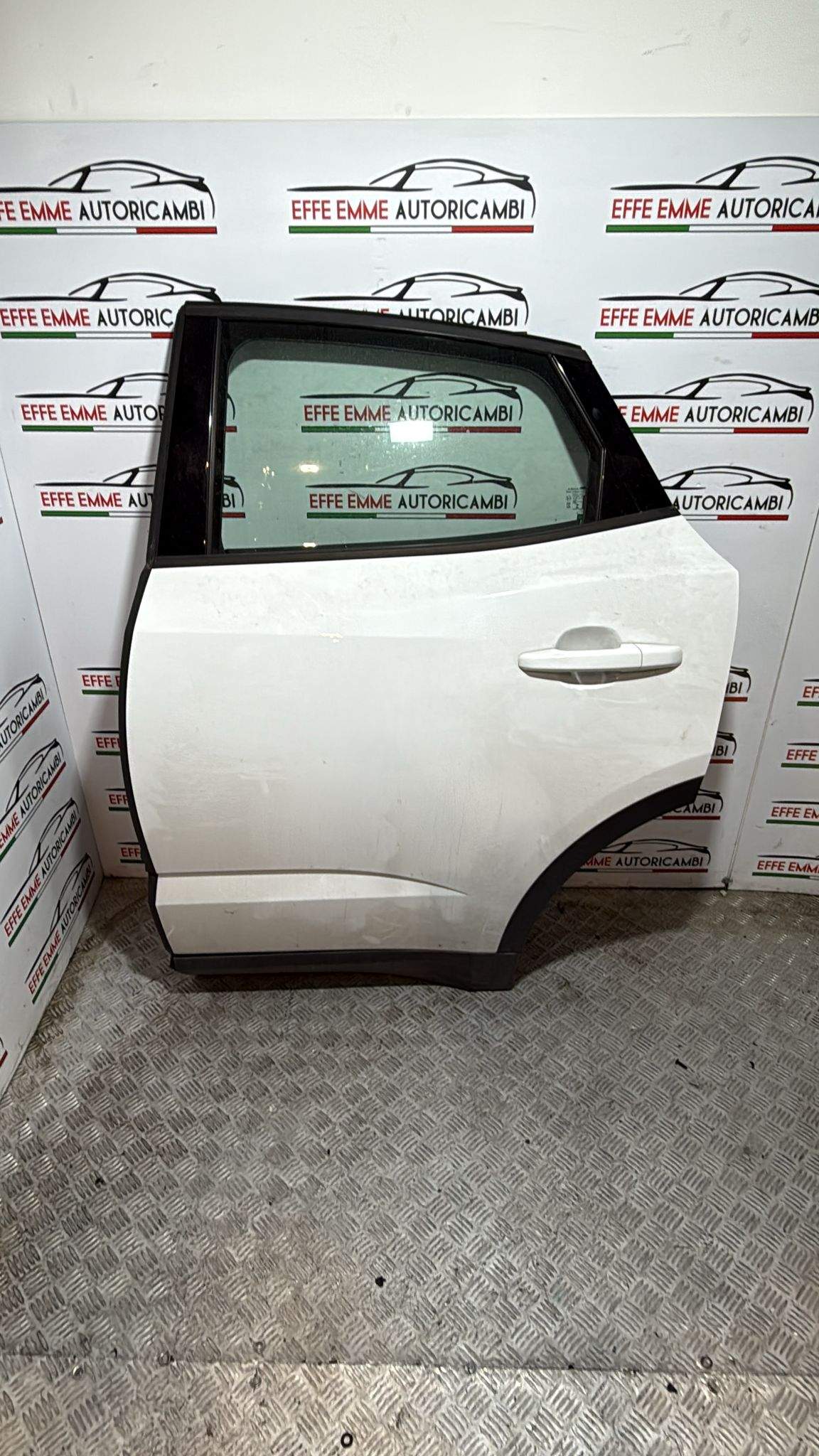 PORTA PORTIERA SPORTELLO JAGUAR E-PACE EPACE POSTERIORE SX SINISTRO COMPLETO DI VETRO ALZAVETRO SERRATURA MANIGLIA COLORE BIANCO