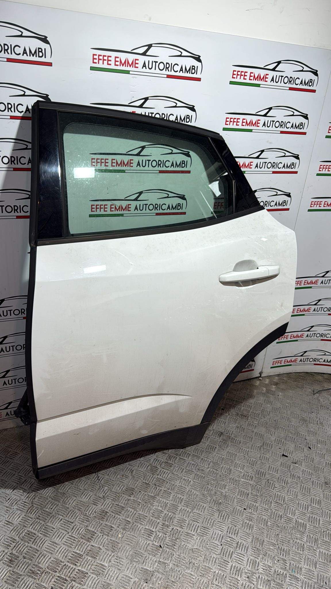PORTA PORTIERA SPORTELLO JAGUAR E-PACE EPACE POSTERIORE SX SINISTRO COMPLETO DI VETRO ALZAVETRO SERRATURA MANIGLIA COLORE BIANCO