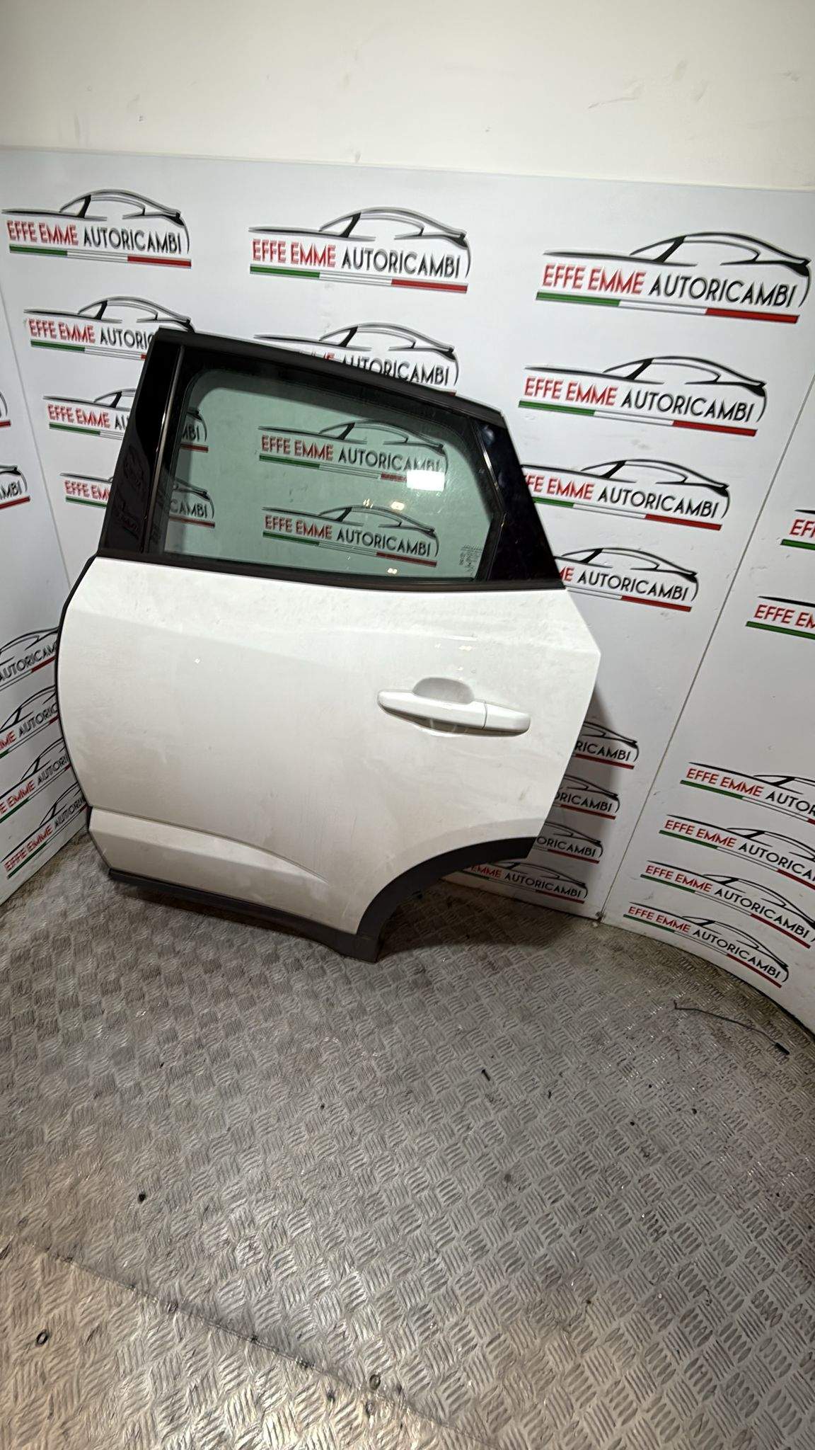 PORTA PORTIERA SPORTELLO JAGUAR E-PACE EPACE POSTERIORE SX SINISTRO COMPLETO DI VETRO ALZAVETRO SERRATURA MANIGLIA COLORE BIANCO