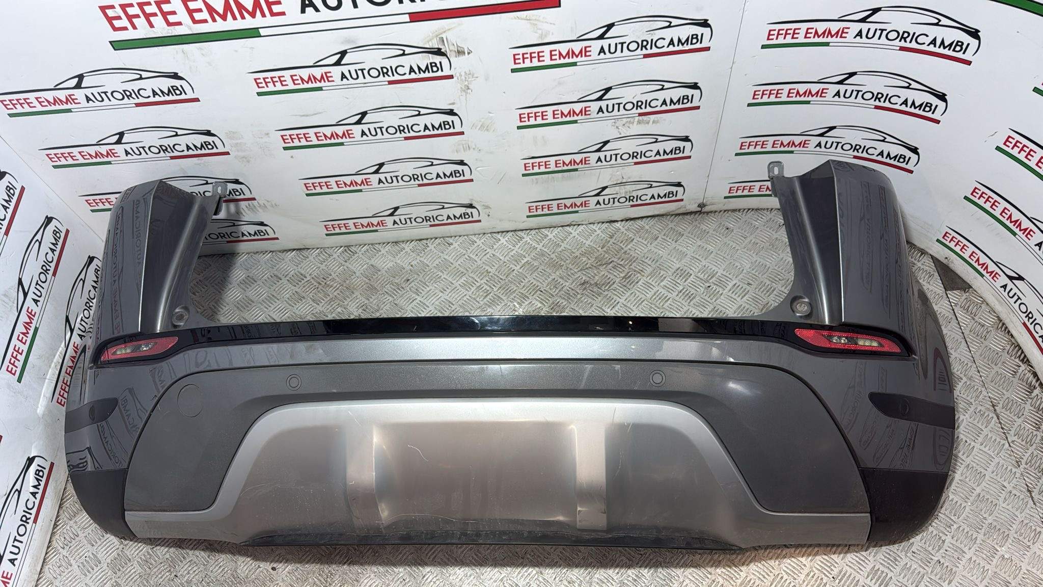 PARAURTI POSTERIORE EVOQUE 2023 COLORE GRIGIO
