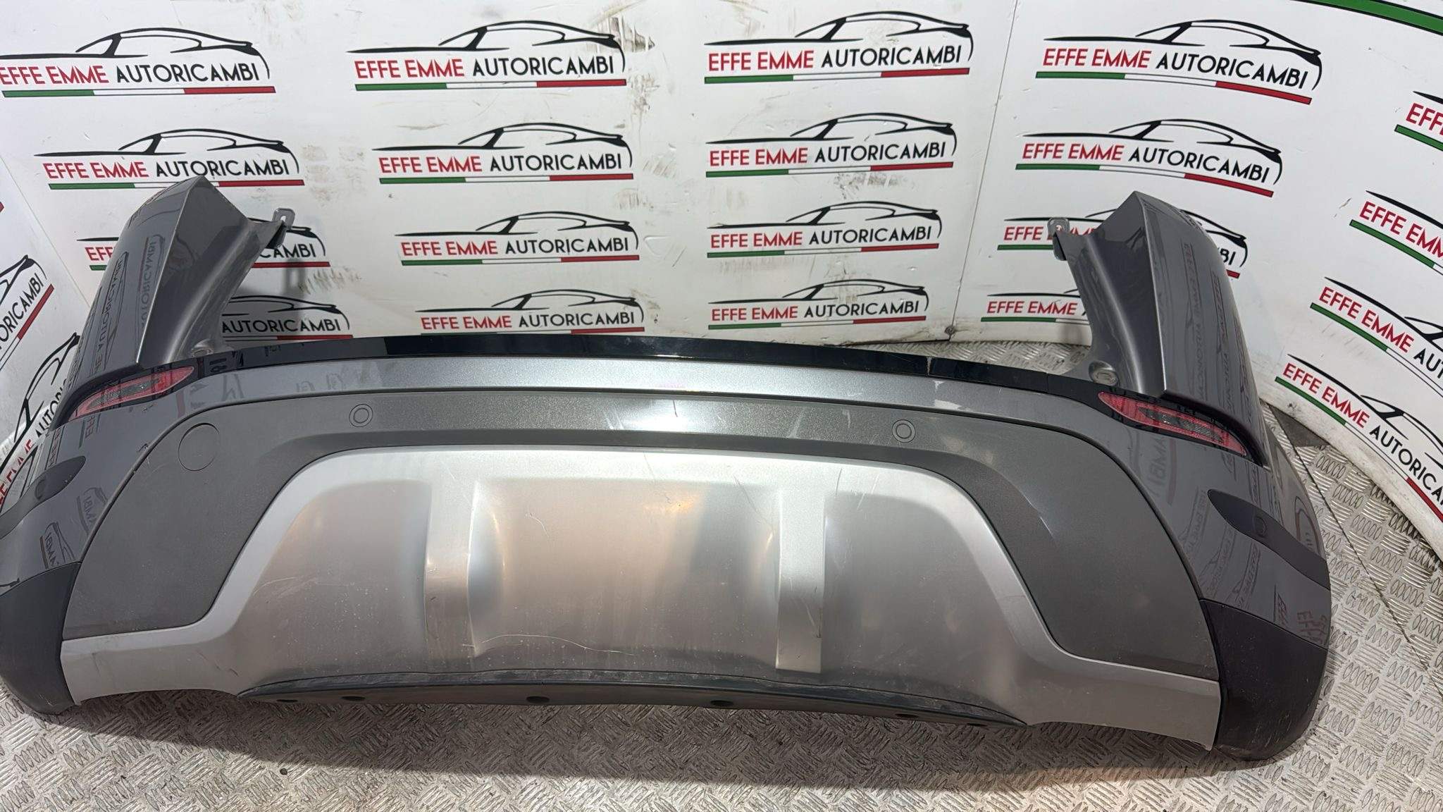 PARAURTI POSTERIORE EVOQUE 2023 COLORE GRIGIO