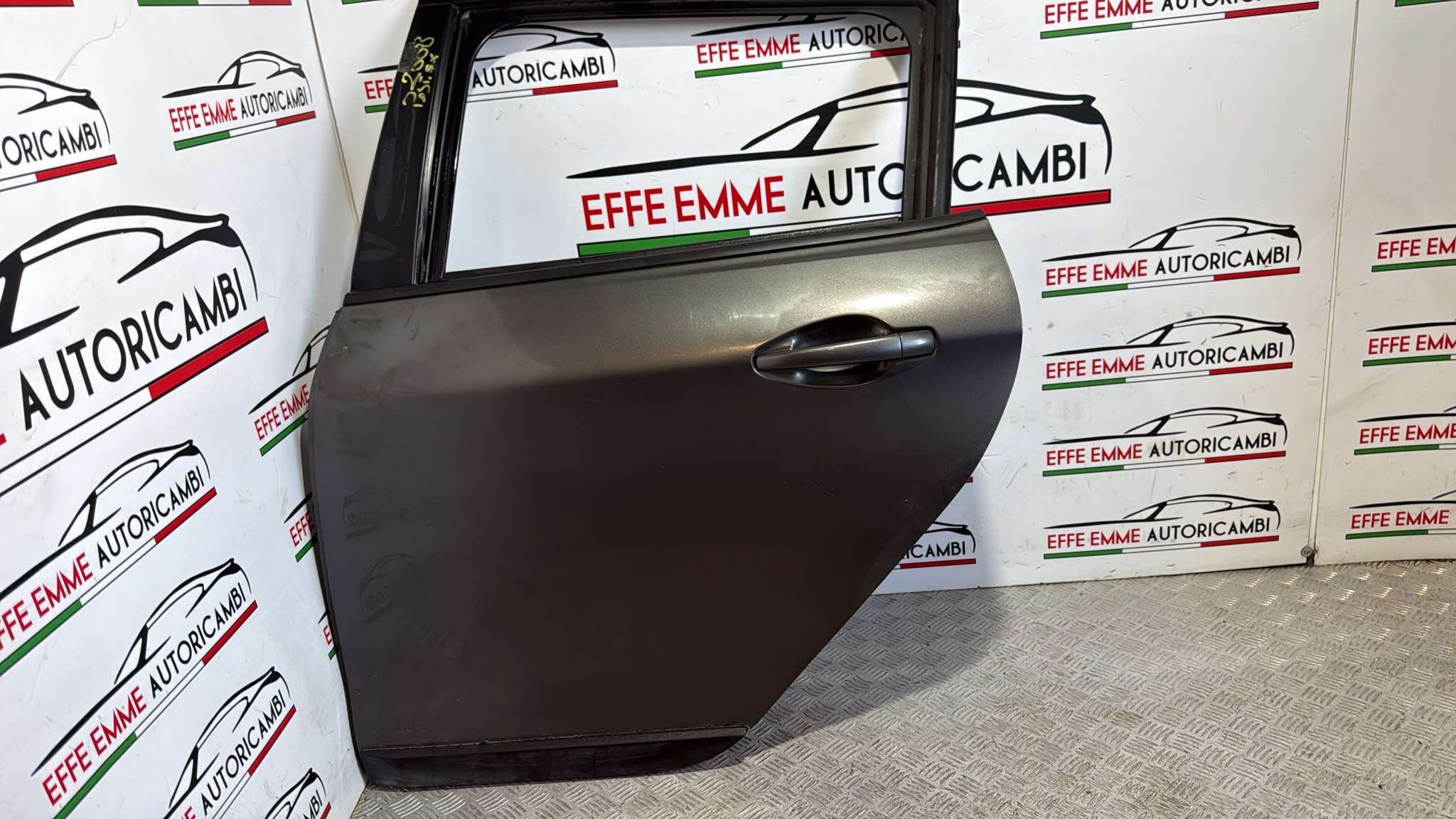 PORTA PORTIERA SPORTELLO PEUGEOT 2008 POSTERIORE SINISTRA SX anno 2015 colore antracite