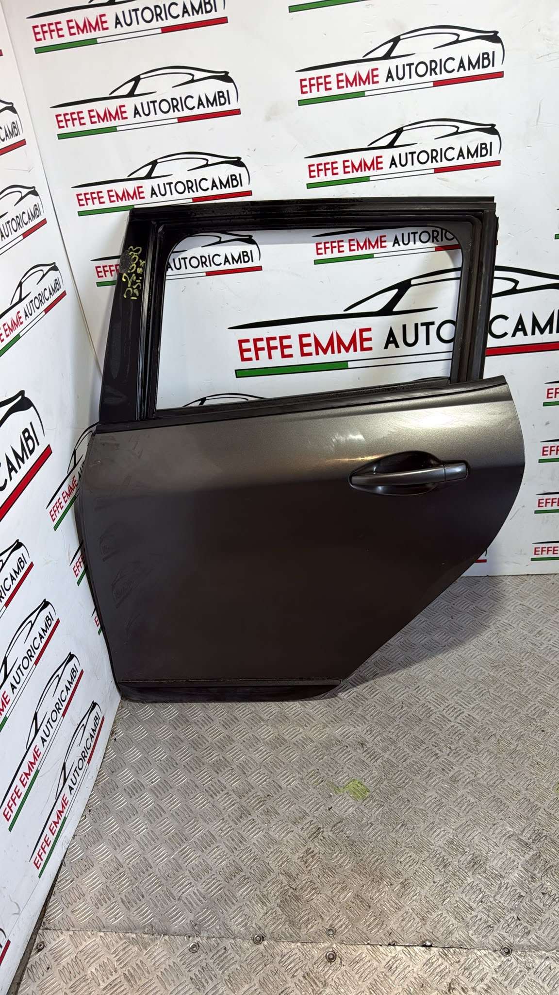 PORTA PORTIERA SPORTELLO PEUGEOT 2008 POSTERIORE SINISTRA SX anno 2015 colore antracite