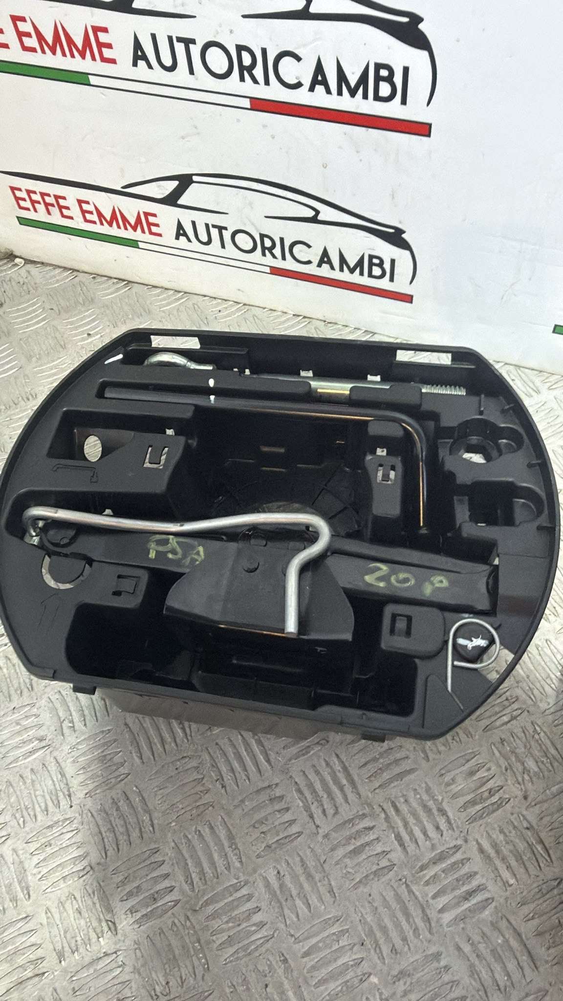 RUOTINO KIT RUOTA PSA COMPOSTO DA RUOTINO CHIAVE CRICK