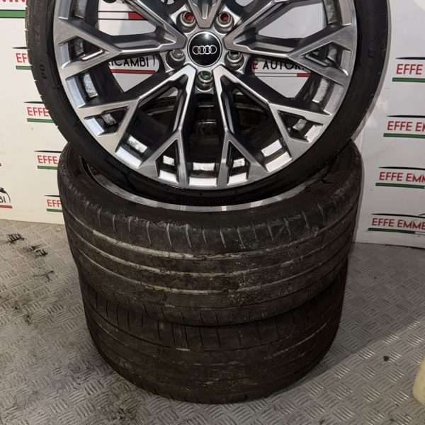 1 PZ CERCHIO IN LEGA CON GOMMA AUDI RS3  POSTERIORE 1 gomma misura 265/30/19