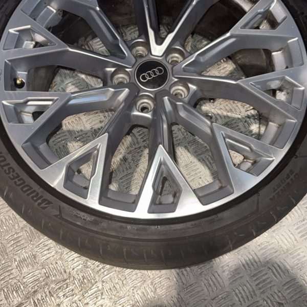 1 PZ CERCHIO IN LEGA CON GOMMA AUDI RS3  ANTERIORE 1 gomma misura 265/30/19