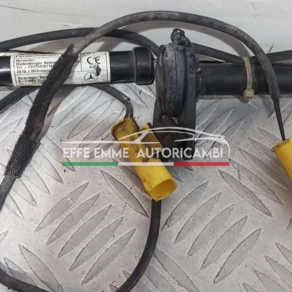 Pretenzionatore cofano anteriore GLA X156 la coppia