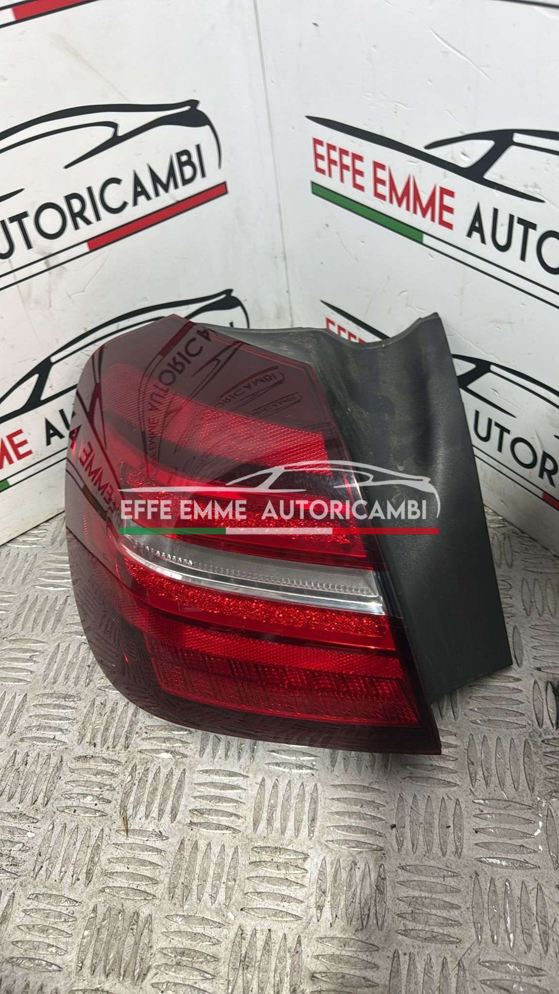 STOP ESTERNO SINISTRO SX MERCEDES GLA X156