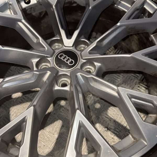 1 Pz CERCHIO IN LEGA CON GOMMA AUDI RS3  POSTERIORE misura 245/35/19