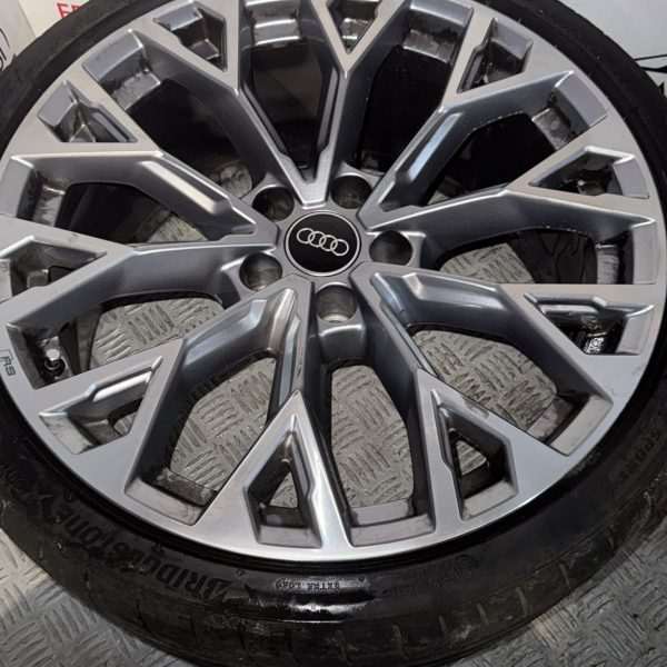 1 Pz CERCHIO IN LEGA CON GOMMA AUDI RS3  POSTERIORE misura 245/35/19