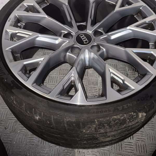 1 Pz CERCHIO IN LEGA CON GOMMA AUDI RS3  POSTERIORE misura 245/35/19
