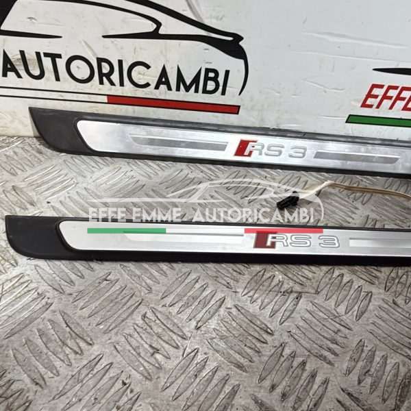 BATTITACCO PORTIERE ANTERIORI AUDI A3 8Y RS3 LED