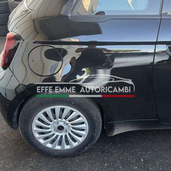 PARAFANGO POSTERIORE DESTRO DX FIAT 500 e 2026 CODICE COLORE 601